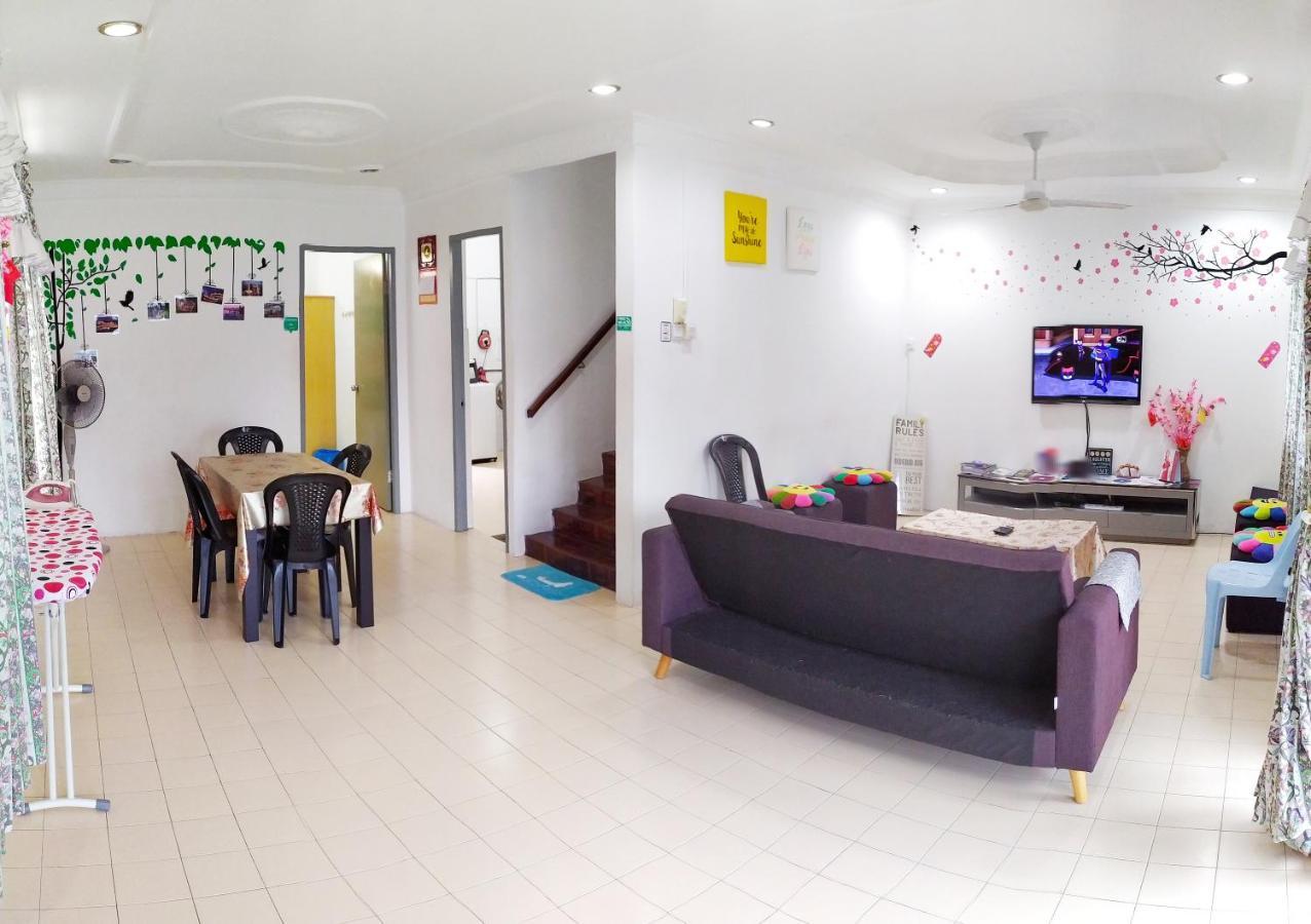 H Homestay Sibu - 500Mbps Wifi, Full Astro & Private Parking! Extérieur photo