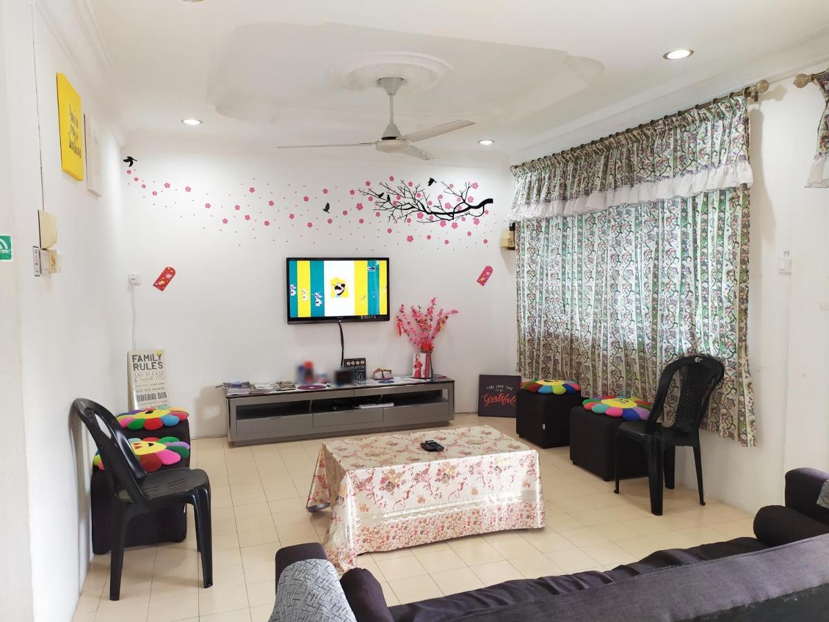 H Homestay Sibu - 500Mbps Wifi, Full Astro & Private Parking! Extérieur photo
